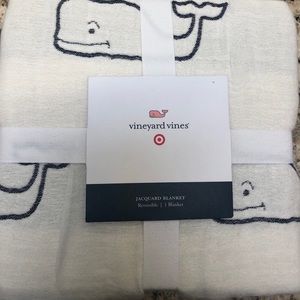 Vineyard Vines for Target Reversible Blanket